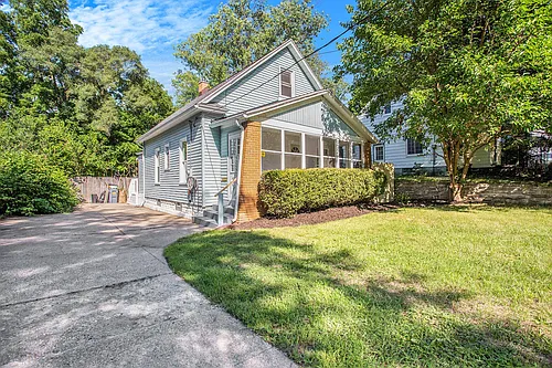 1115 Diamond Ave NE Photo 1
