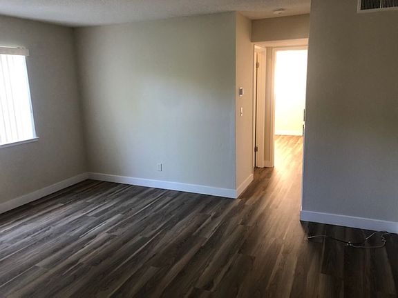 3rd image of 696 Alberta Ave APT 1