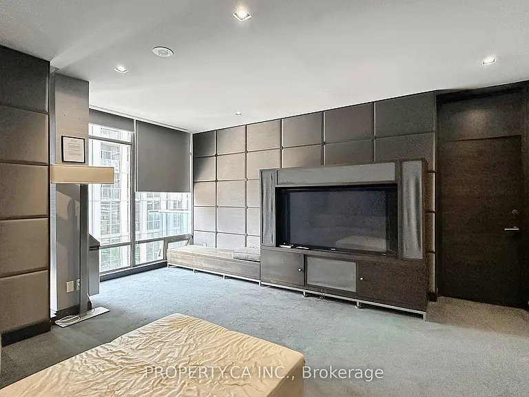 21 Scollard St #406 — Photo 33