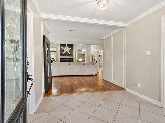4th image of 16119 Maplehurst Dr