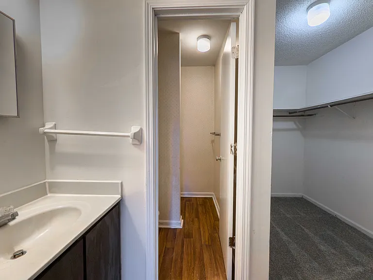 713 S Parker Dr — Photo 9