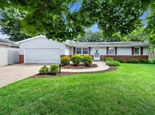 221 W 8th St, Matthews, IN 46957