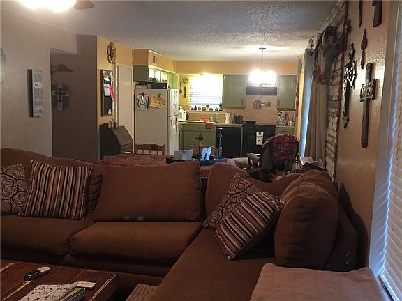 4th image of 700 SE 22nd St