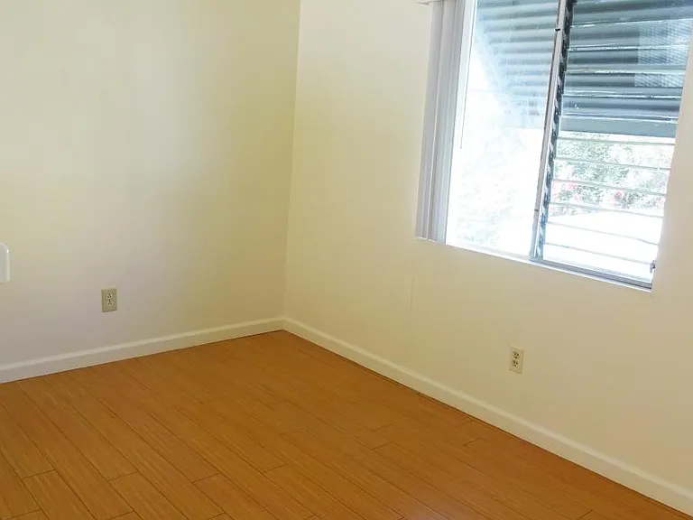 91 N Mar Vista Ave #9 — Photo 7