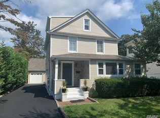 45 Avenue B, Port Washington, NY 11050