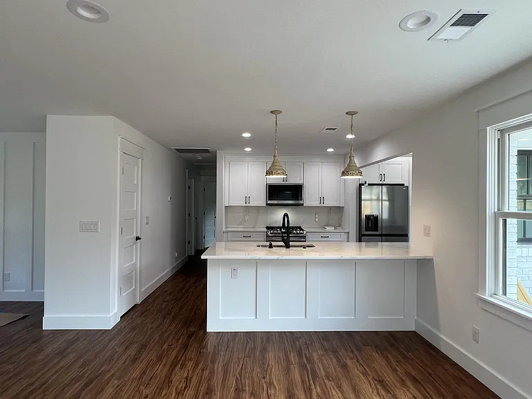 18 Ellen Ave — Photo 5
