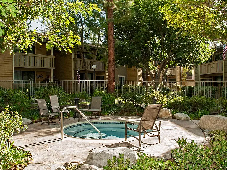 River Oaks Apartments — Photo 34