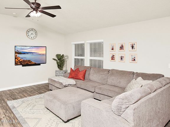 4th image of 583 WORCESTER Court