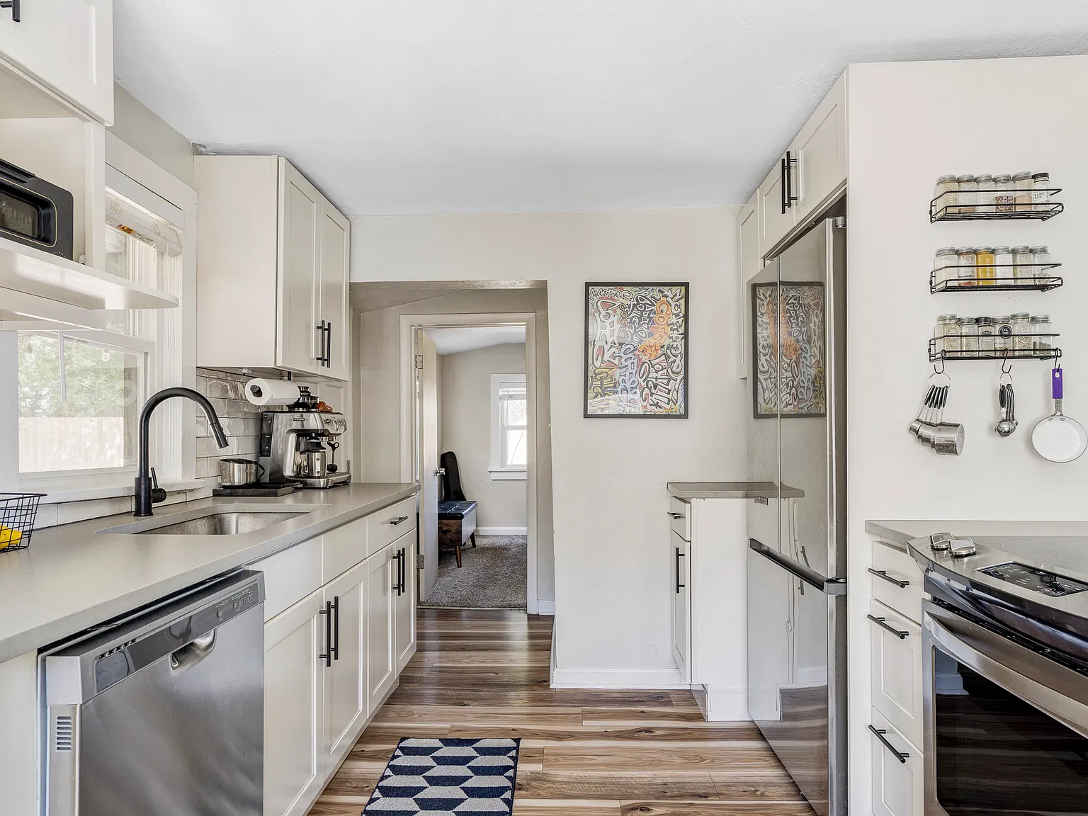 3 bed, 910 sqft, $2,500 — Photo 4