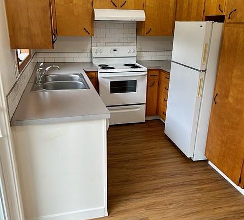 5th image of 3201 E 29th St #3211