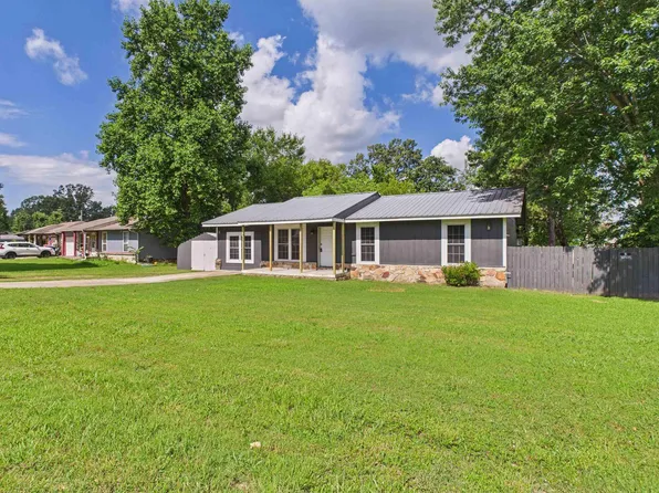 300 Stephanie Dr, Gassville, AR 72635