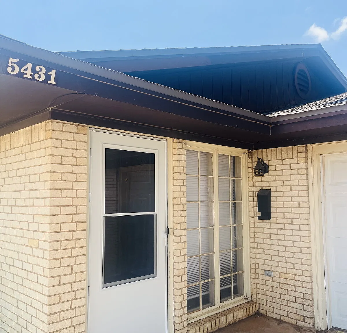 2 bed, 2.0 bath, 1180 sqft, $1,000 — Photo 1