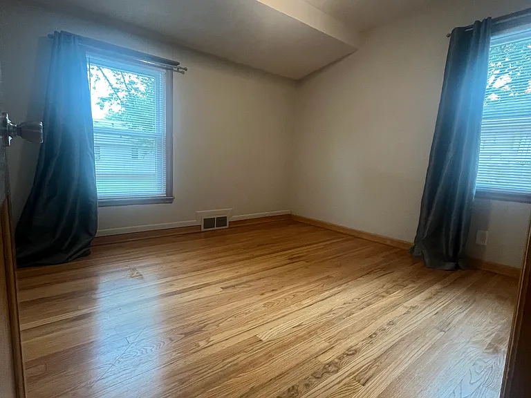 4533 Starr St — Photo 8