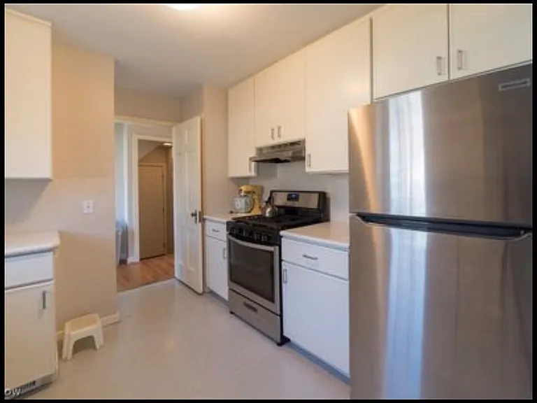 2402 Overlook Rd — Photo 7