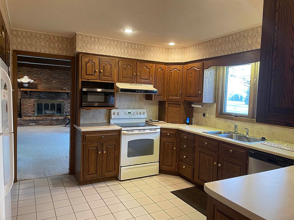 1237 W 11th St, Spencer, IA 51301 | Zillow