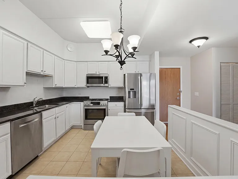 5588 N Lincoln Ave #402 — Photo 7