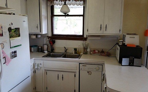 3rd image of 14536 Clifton Park Ave