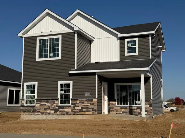 1800 Pioneer Trl SE, Cambridge, MN 55008