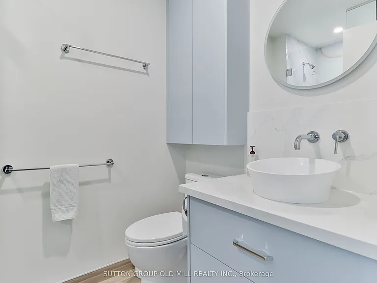 105 The Queensway #2110 — Photo 24