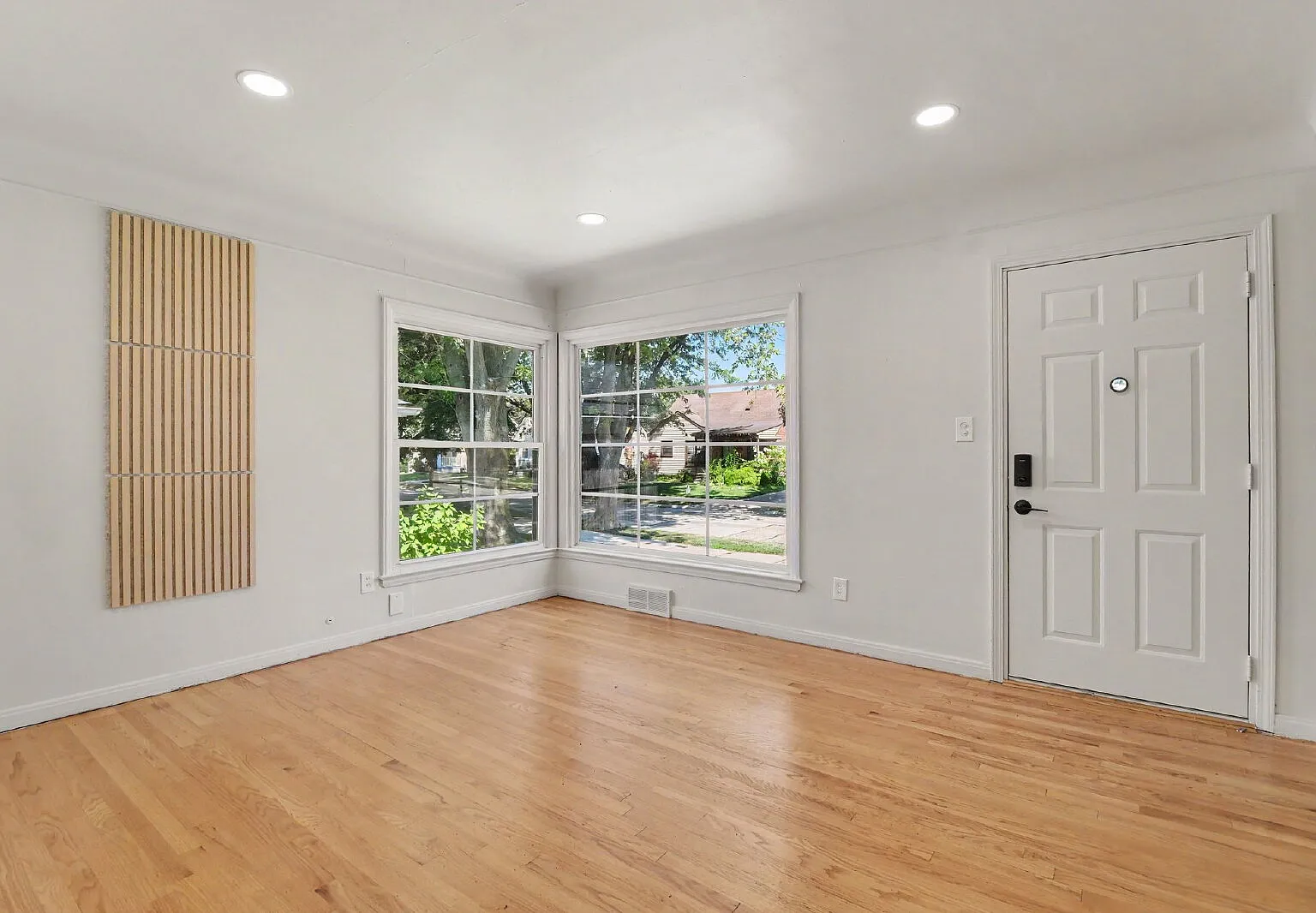 2 bed, 1.0 bath, 1378 sqft, $2,195 — Photo 3