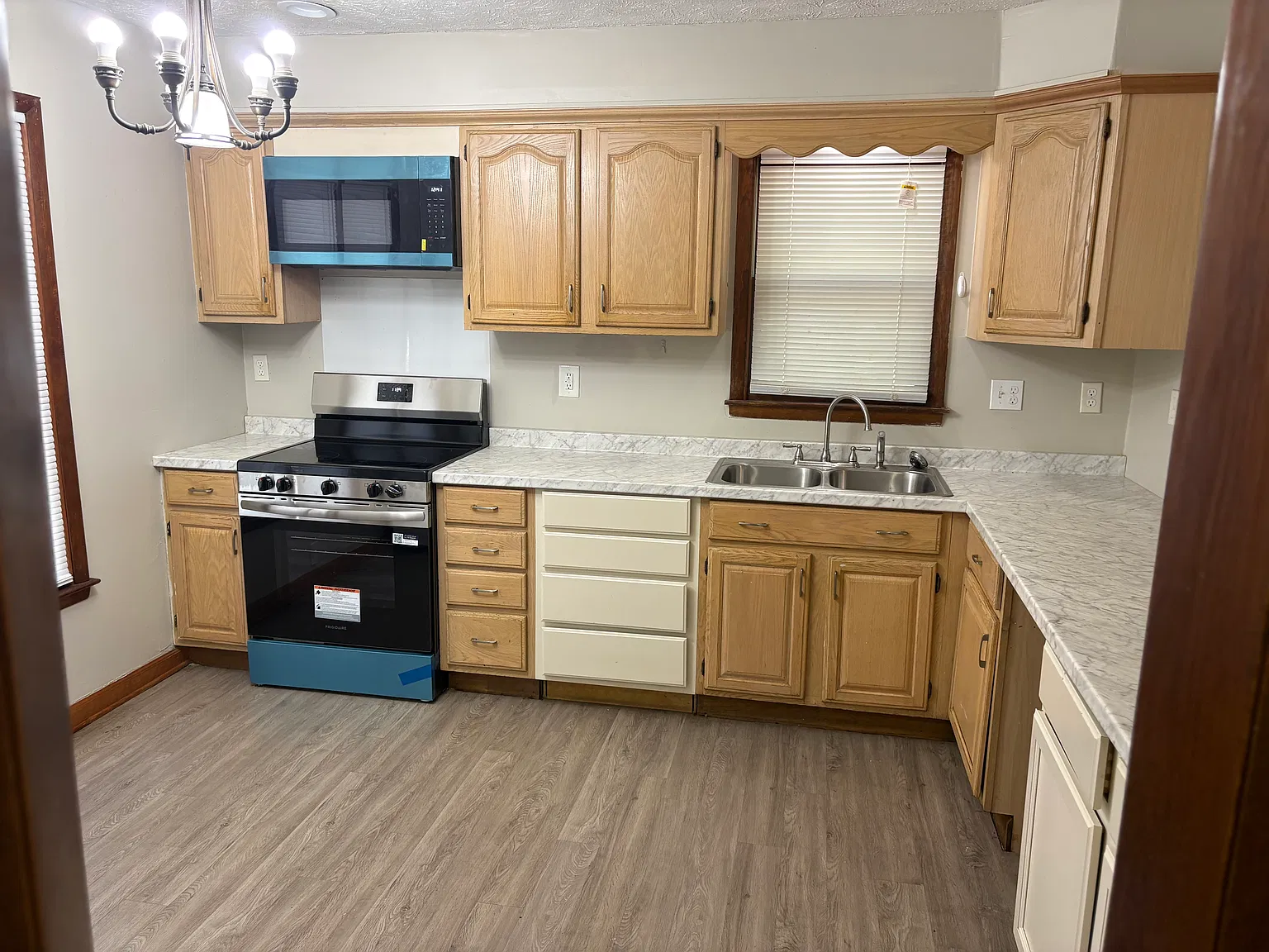 3 bed, 1.5 bath, 934 sqft, $1,400 — Photo 2