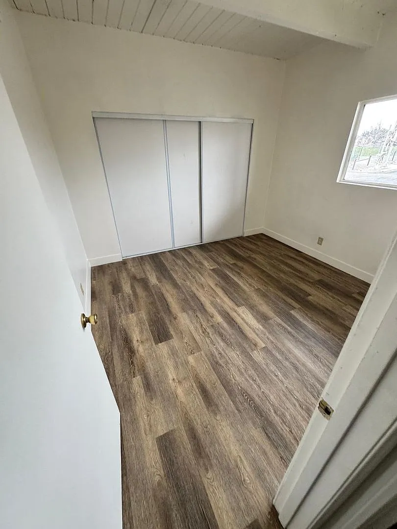 11710 S Budlong Ave — Photo 2