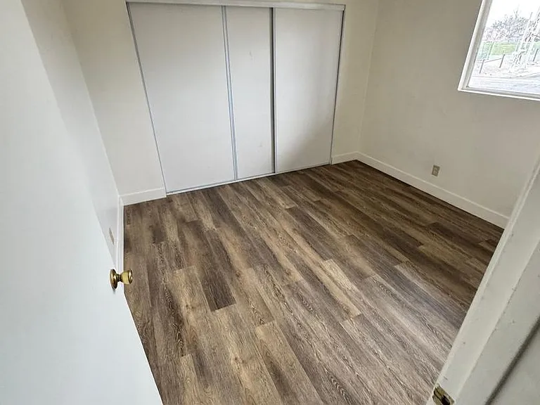 11710 S Budlong Ave — Photo 2