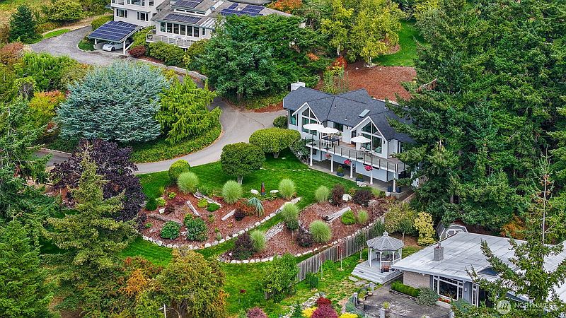 5th image of 405 Bayside Road