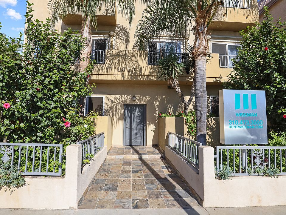 Entrance at Colby Townhomes by WIseman