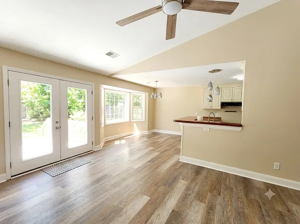 733 Woodland Pointe Pl — Photo 8