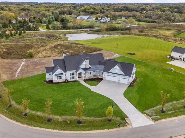 3561 W Pine View COURT, Mequon, WI 53097