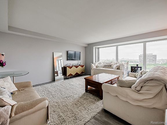 3rd image of 1300 E Lafayette St APT 1309