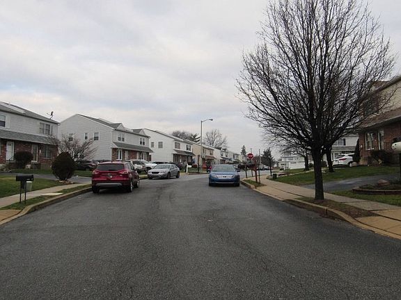 4th image of 211 Summit Ave