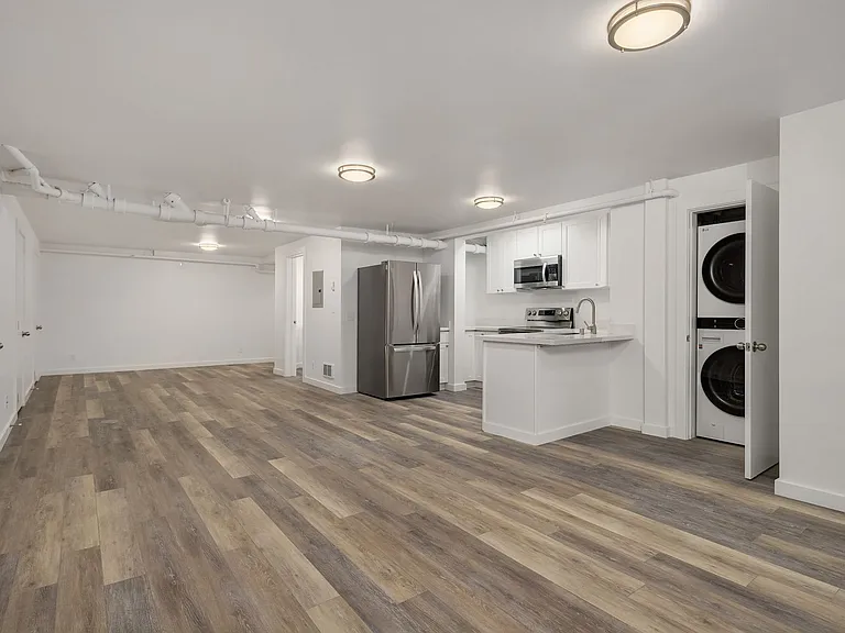 2214 Yale Ave E — Photo 18