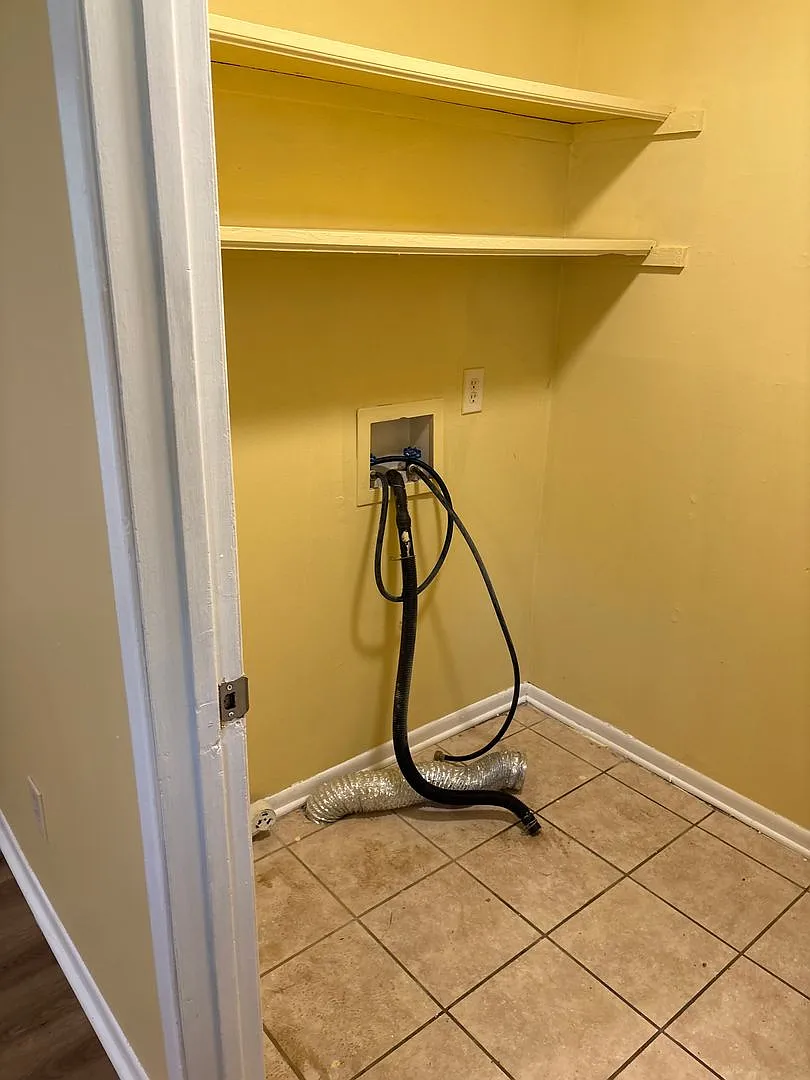 422 Brewer Street — Photo 3