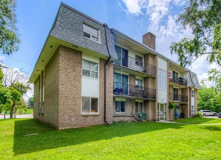 480 Dolph St N #8 — Photo 8