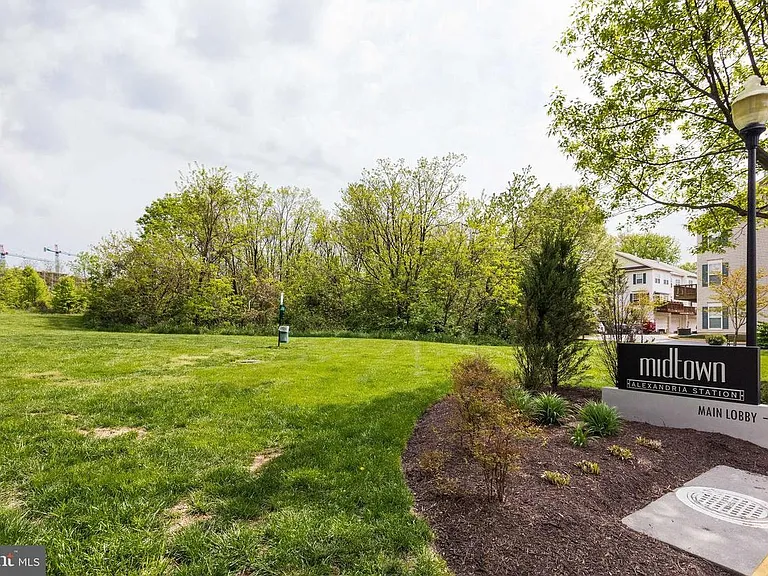 2451 Midtown Ave #16 — Photo 38