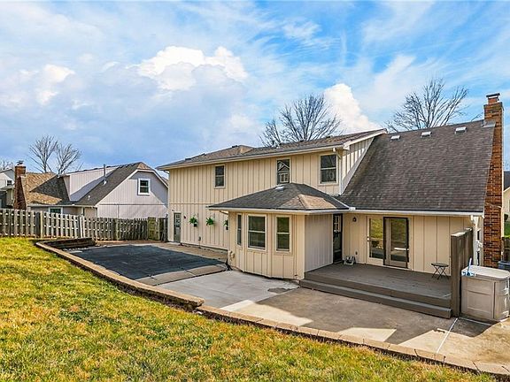 5th image of 1525 NE Yorkshire Dr