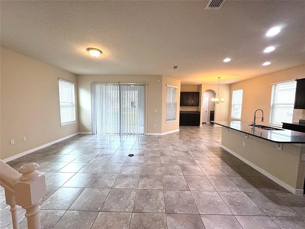 4 bed, 3.5 bath, 2477 sqft, $3,200 — Photo 2