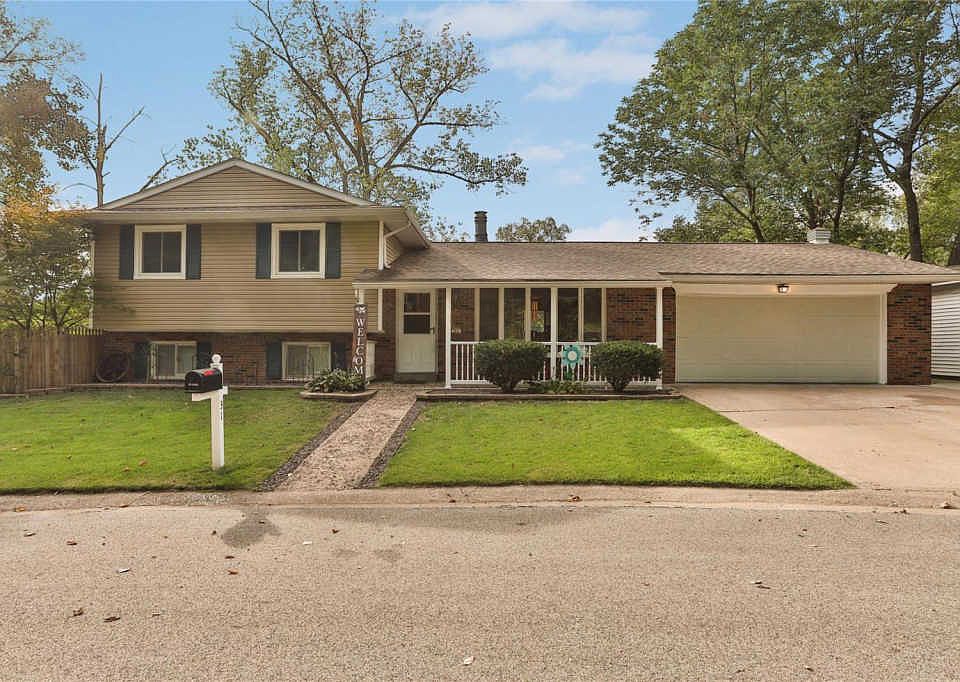 1st image of 31 Weslake Dr