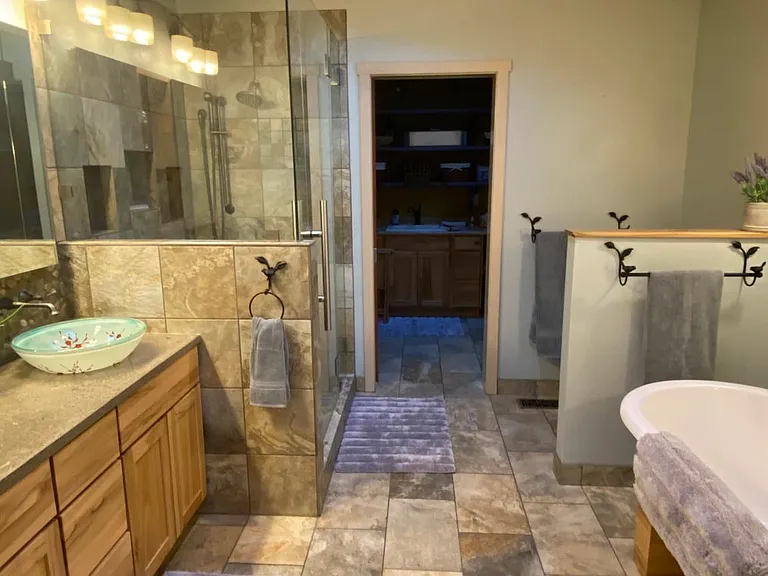 2444 Rogue River Hwy — Photo 13