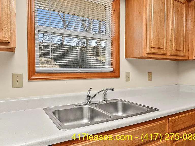 3318 S Valley View Dr — Photo 16
