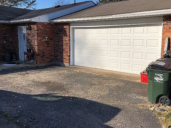 2nd image of 130 Wyndcrest Ct