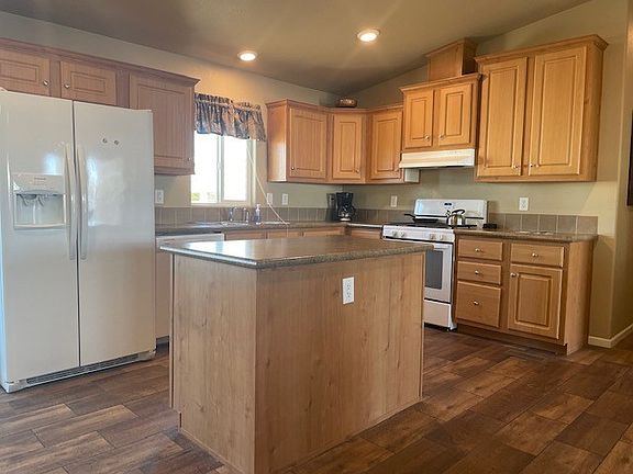3rd image of 2050 W Dunlap Ave Lot E218