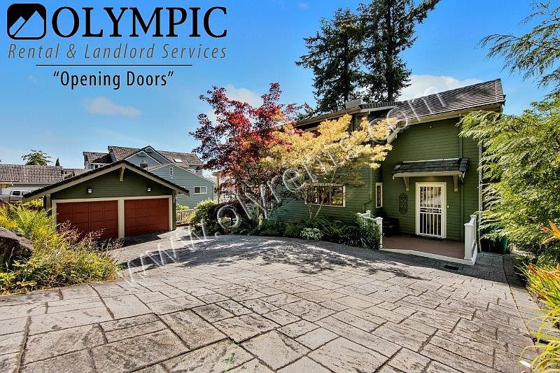 1st image of 1919 E Bay Dr NE