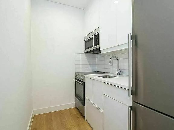 3rd image of 59 Thompson St APT 8