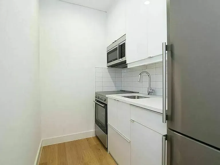 59 Thompson St #8 — Photo 3