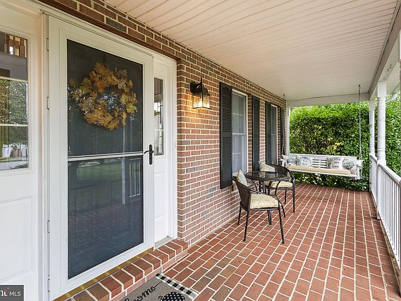 3rd image of 14 Deerwoods Ct