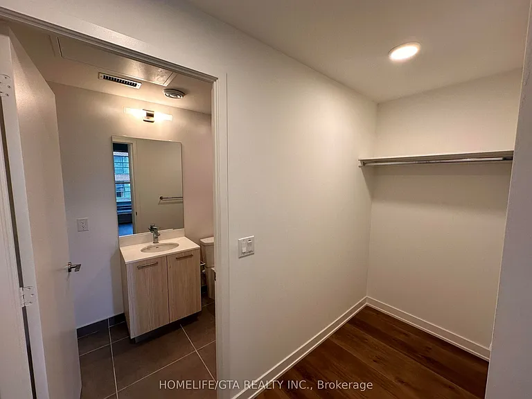 65 Mutual St #309 — Photo 5