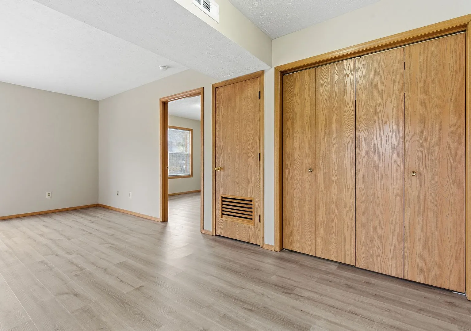 2 Bedroom Apartment - Springfield — Photo 3